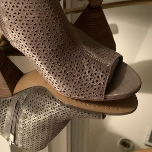 Vince Camuto Gray/Silver Heels NWOT